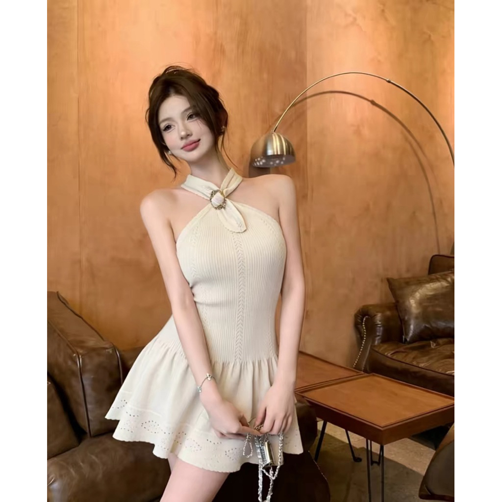 Váy hở lưng không tay cổ yếm thanh lịch Quảng Châu 2027 Aline Store