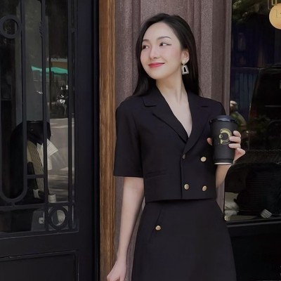 Áo blazer dáng lửng tay ngắn 6 nút độn vai sang trọng Callene (L2629)