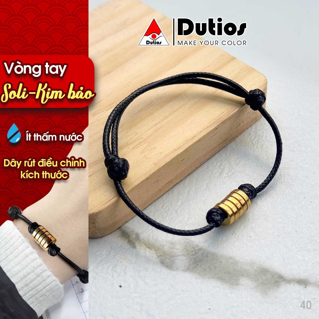 Vòng tay nam Dutios Soli-Kim Bảo – Dây sáp bản dày mix charm trụ tài lộc điều chỉnh kích thước VCM03