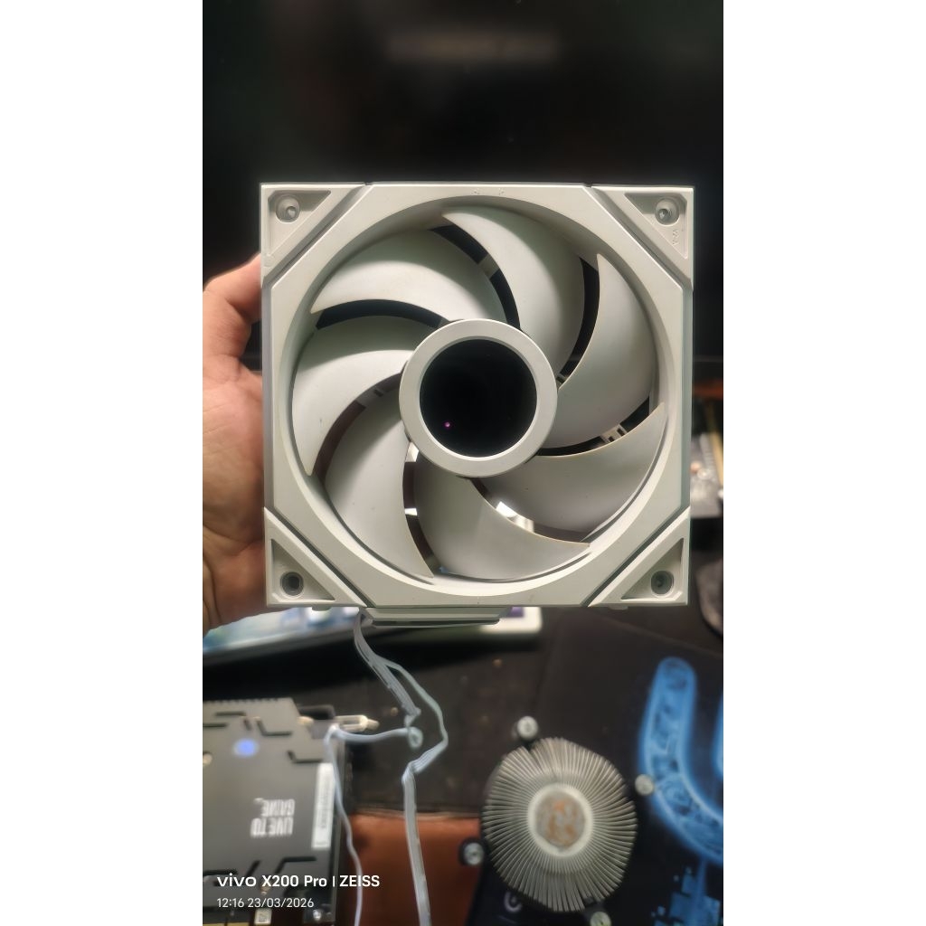 Fan Lcd Lianli 140 sync main