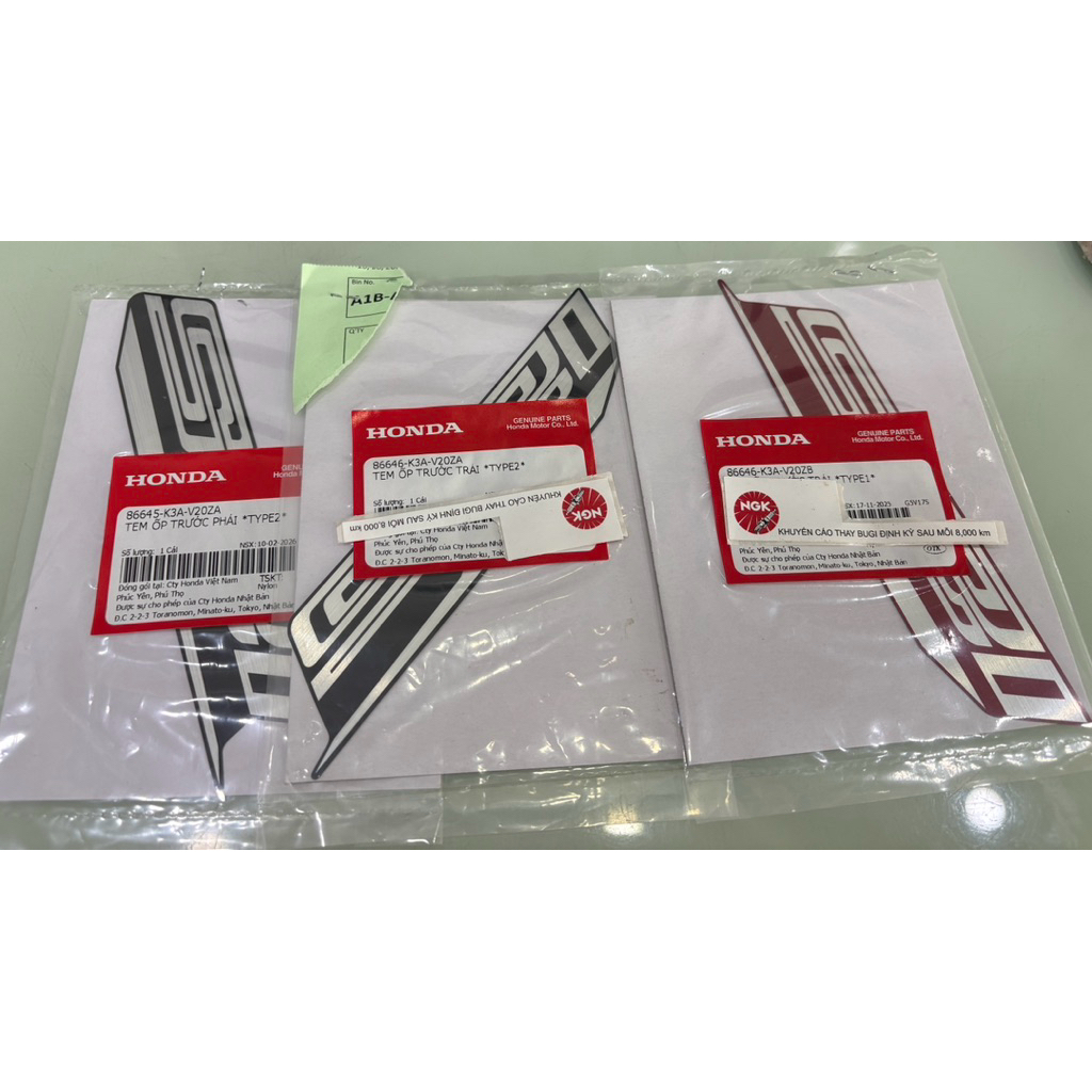 86646-K3A- tem yếm 125 ab 2026 TEM ỐP TRƯỚC 125 ab 2026