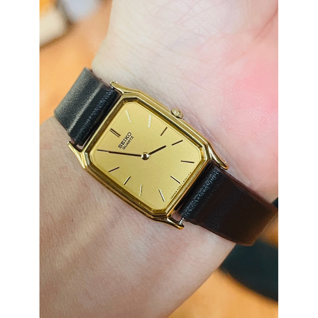 Đồng hồ Seiko Nhật form Tank MINI nữ tay bé đeo đẹp.