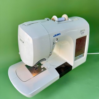 MÁY MAY JUKI 010 HIỆN ĐẠI xỏ chỉ robot , có thể gắn thêm đầu thêu