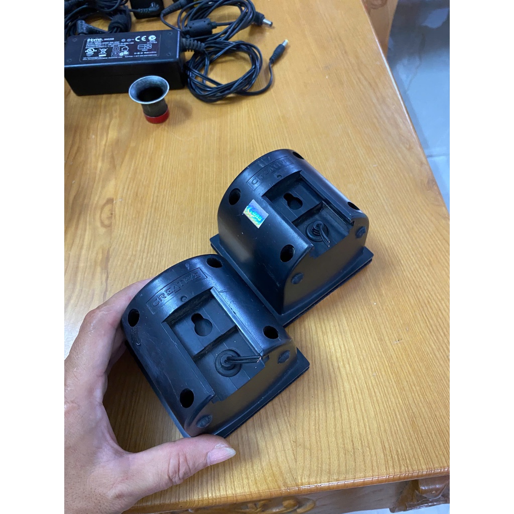 Cặp loa Creative từ Hệ thống Creative Inspire 5300 Còn tốt