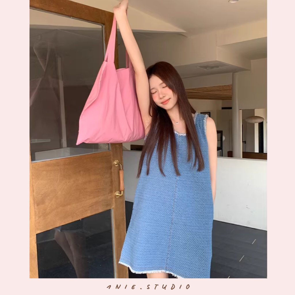 𝟏𝐍𝐈𝐄.𝐒𝐓𝐔𝐃𝐈𝐎 | Đầm Denim Dáng Vest Sát Nách – Váy Jean Ngắn Dáng Suông Thanh Lịch, Phong Cách Năng Động Hàn Quốc | BigBuy360 - bigbuy360.vn