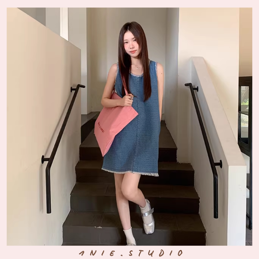 𝟏𝐍𝐈𝐄.𝐒𝐓𝐔𝐃𝐈𝐎 | Đầm Denim Dáng Vest Sát Nách – Váy Jean Ngắn Dáng Suông Thanh Lịch, Phong Cách Năng Động Hàn Quốc | BigBuy360 - bigbuy360.vn