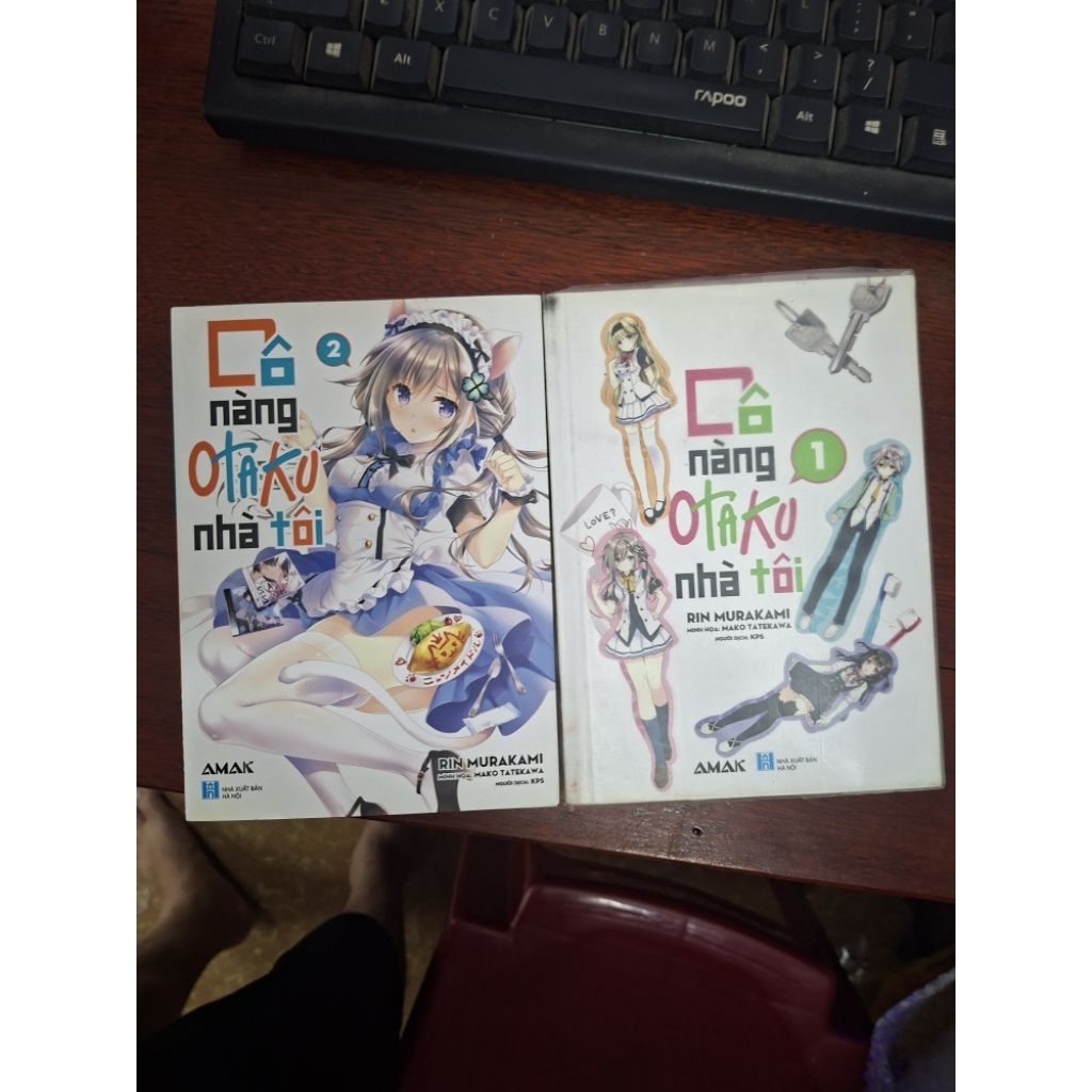 Sách - Cô nàng otaku nhà tôi tập 1 2 cũ xấu ( tập 1 mất bìa rời như ảnh)