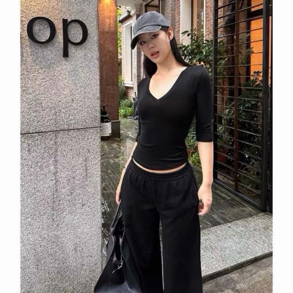 Áo Thun ( Mặc 2 Kiểu ) Lửng Tay Chất Cotton Zip Co Giãn, Mềm, Mịn, Dáng Trơn  ( Thun Trơn Lửng Tay Cổ Tròn- Cổ Tim ) | BigBuy360 - bigbuy360.vn