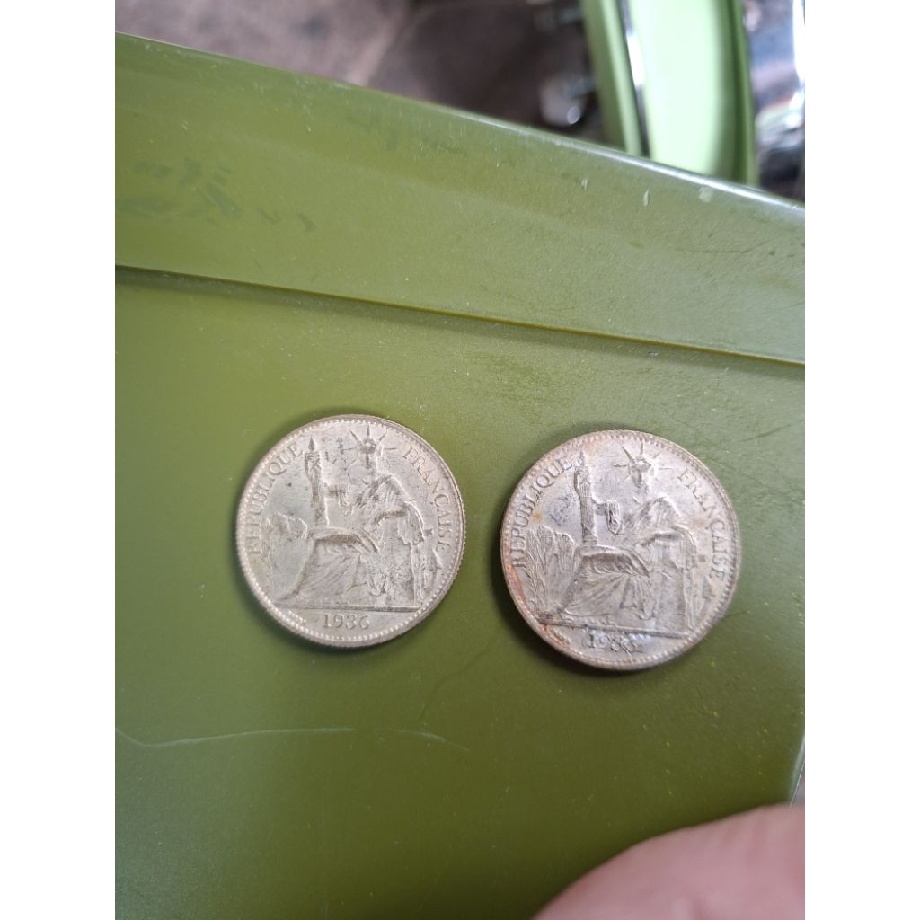 đồng xu fracaise. repulique giá bán 1 đồng ạ loại 50cent