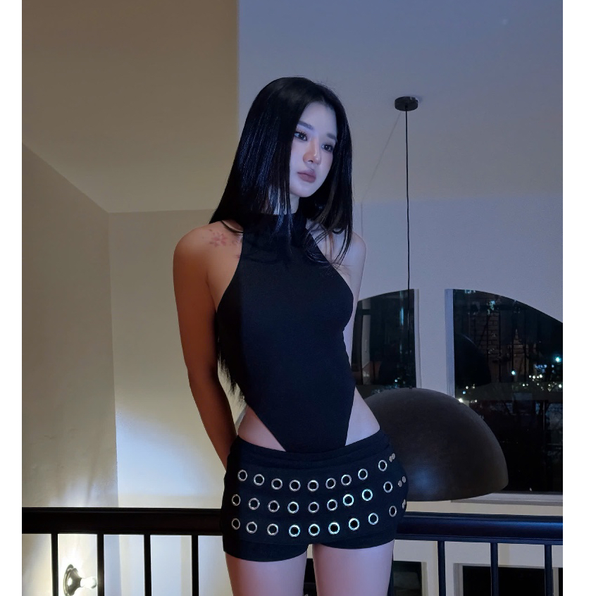 Áo bodysuit trơn cổ yếm tôn dáng IRINA - 𝐊𝐈𝐋𝐋 𝐒𝐘𝐒𝐓𝐄𝐌 | BigBuy360 - bigbuy360.vn