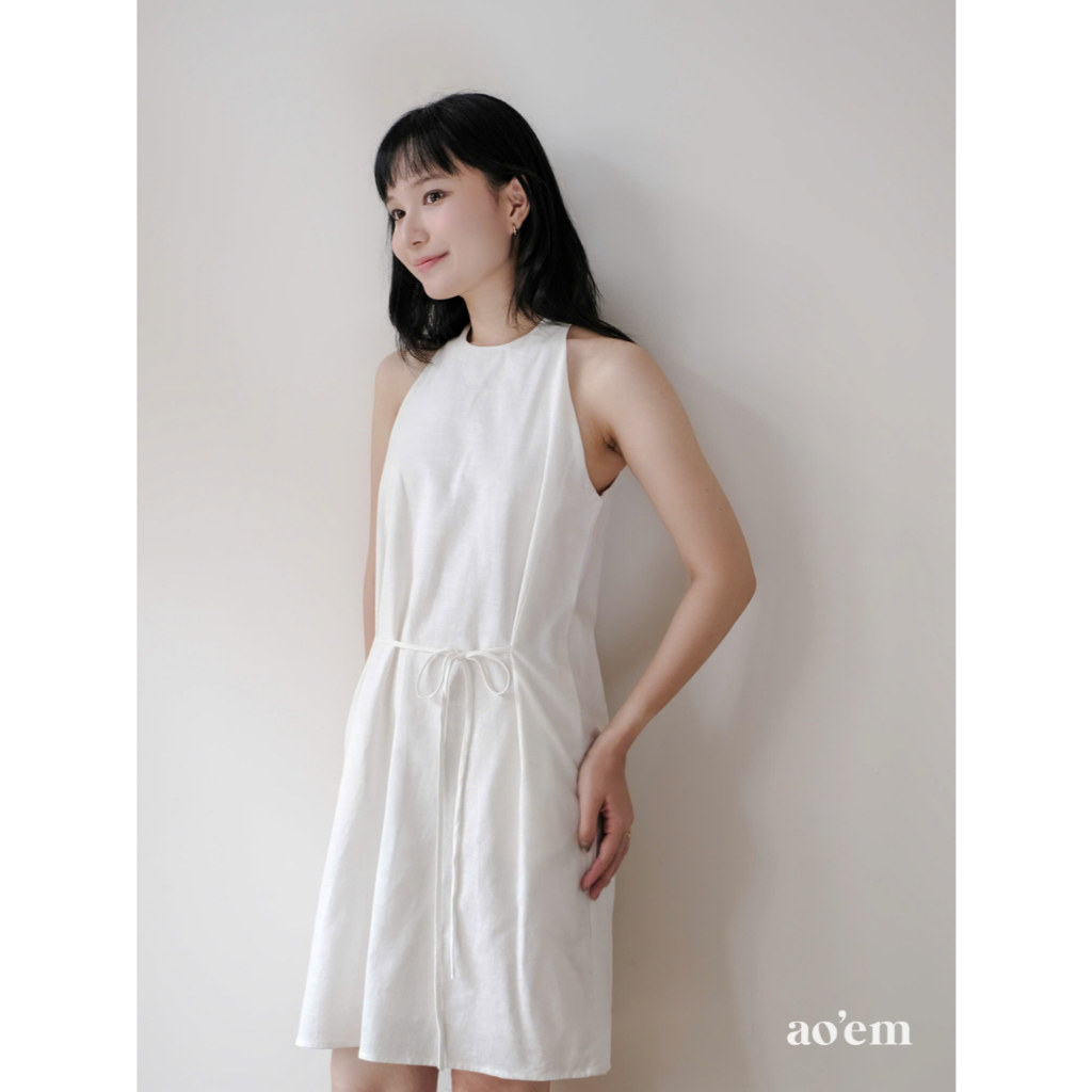 AO'EM STUDIOS | JANE DRESS - Đầm Trắng Cổ Yếm Sát Nách Thắt Eo Nhẹ Linen Cotton