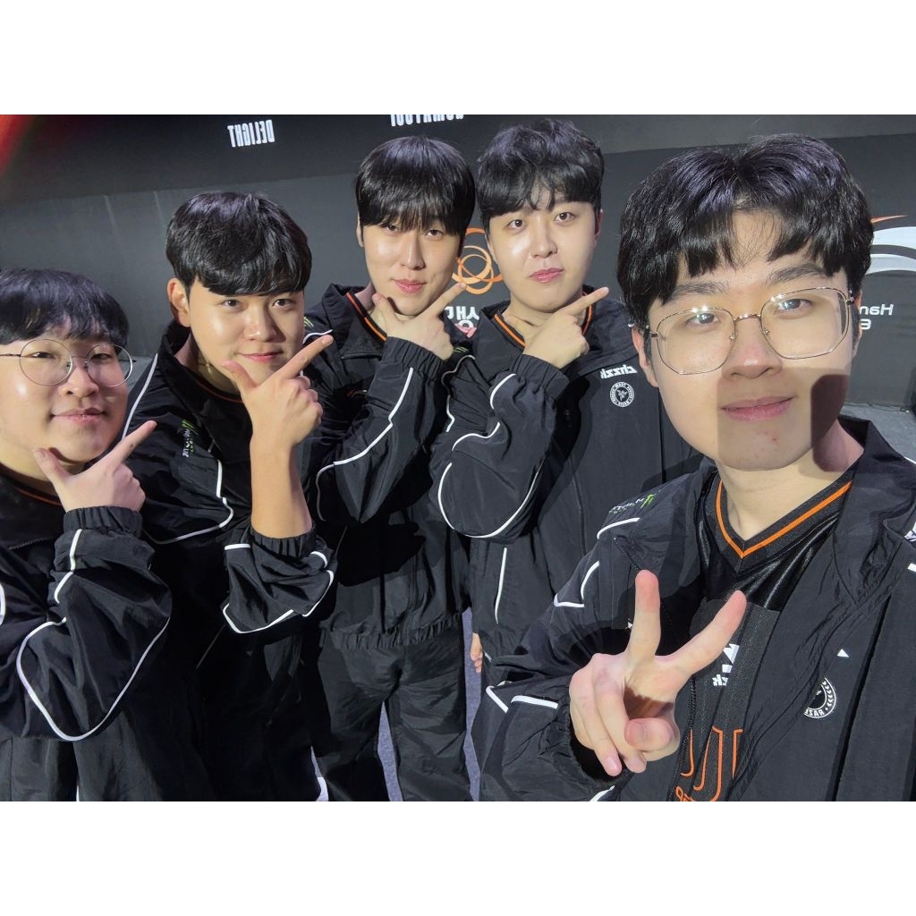 [SẴN] CARD HLE26 THÁNG