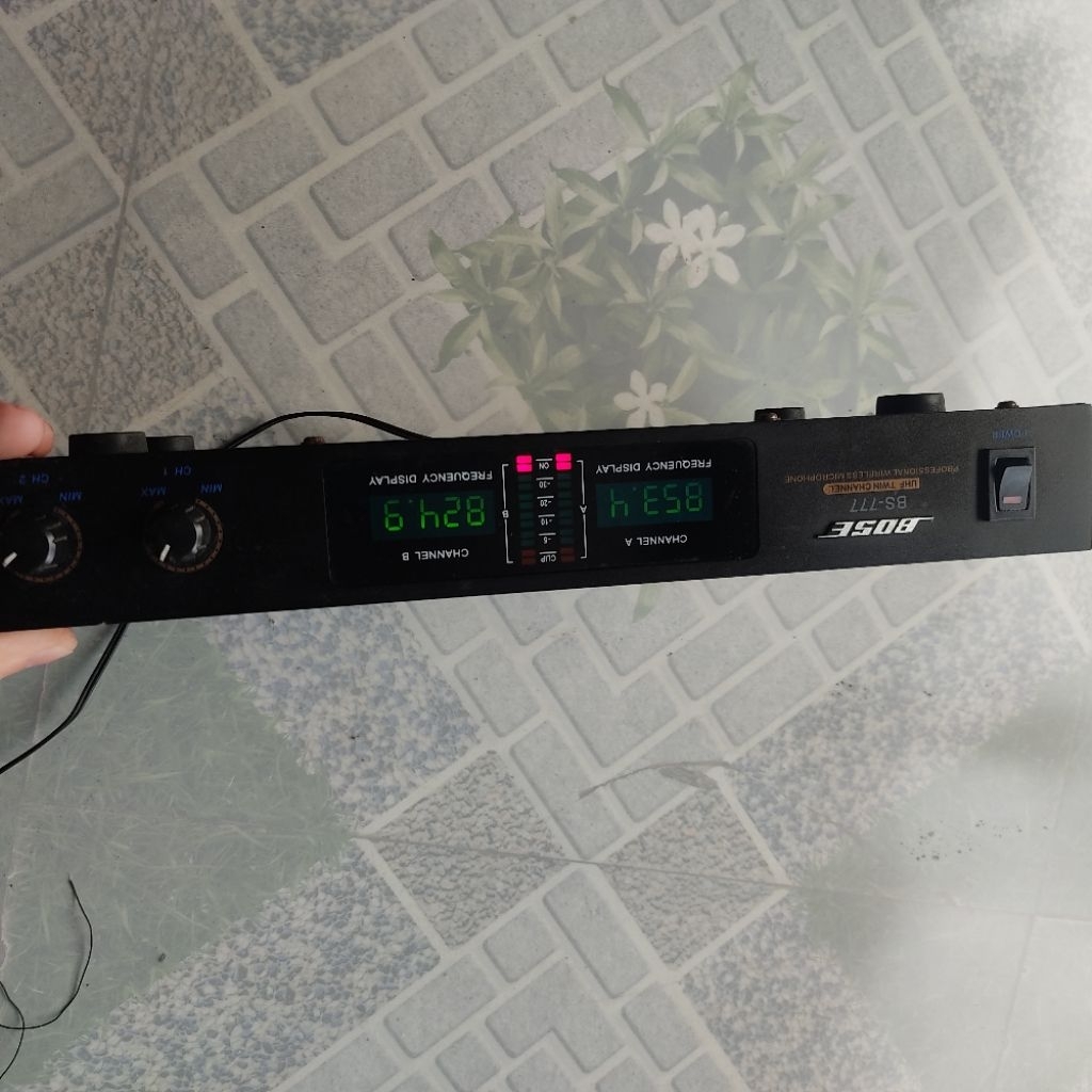 đầu thu mic bót BS-777 tần số cố định 853.4mhz 824.9mhz thanh lý