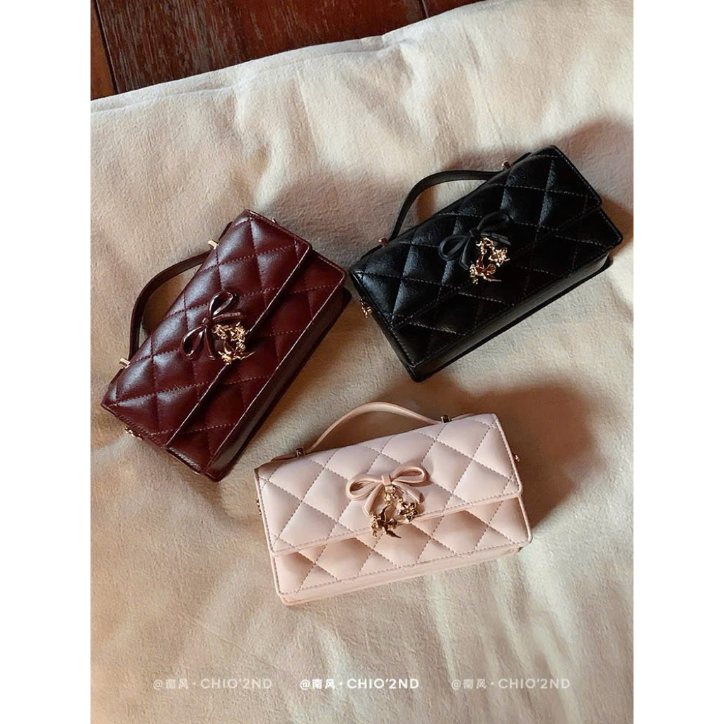 BST Mới Chio Quai Cầm Size 22cm Charm Nơ