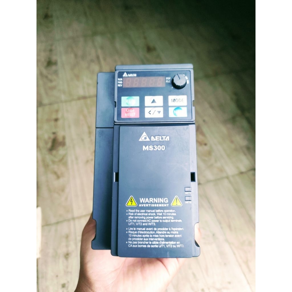 biến tần Delta ms300 công suất 0,75kw điện áp vào 1pha 220v ra 3pha 220v tháo máy đẹp bảo hành 3 thá