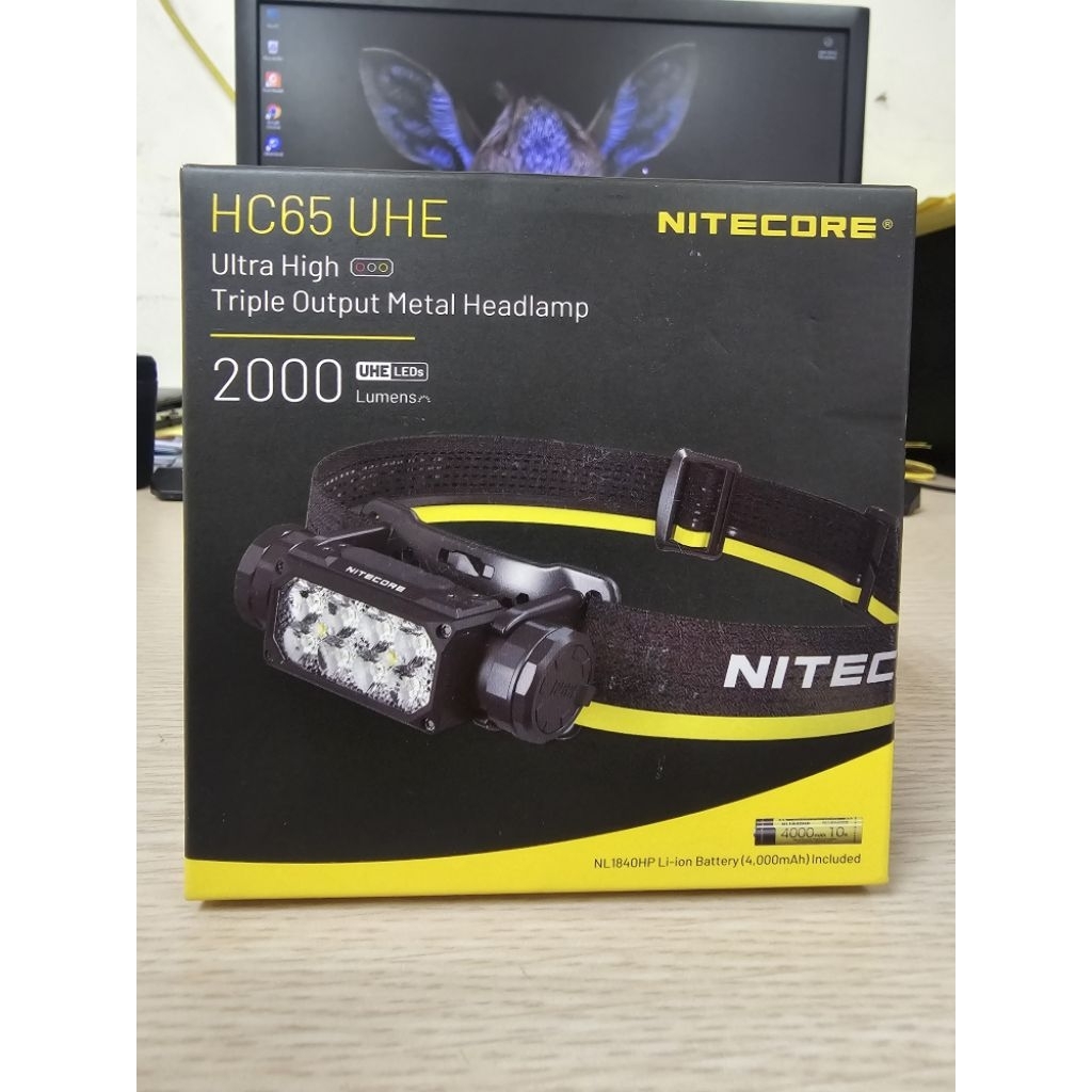 Đèn pin đội đầu NITECORE HC65 UHE sáng 2000 lumens pin 18650 4000mAh