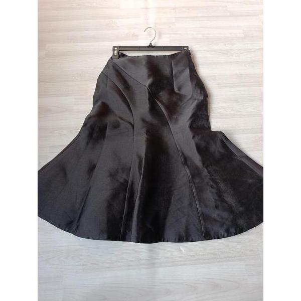 ELISE thanh lý - Chân váy tafta đuôi cá bymo - SIZE S