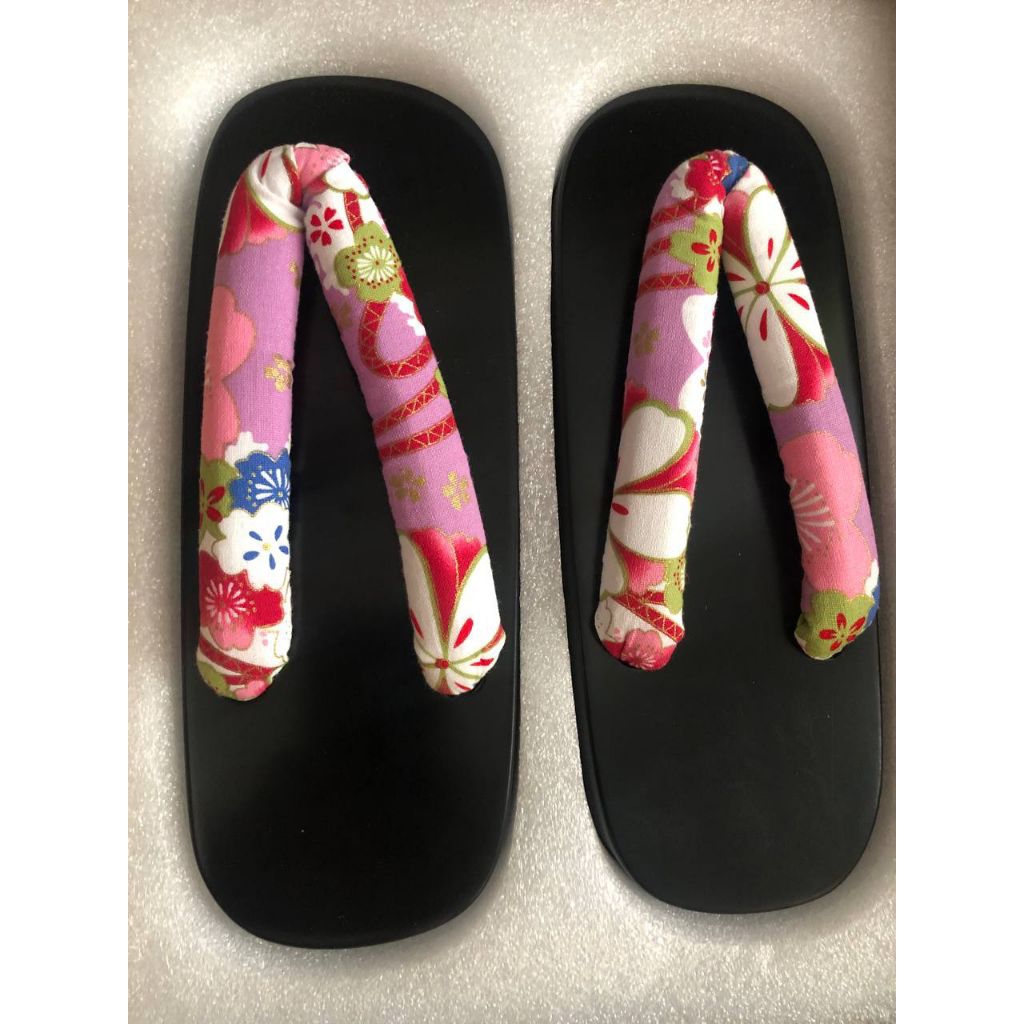 🌸 Dép geta Nhật Bản – Nhẹ nhàng, tinh tế.