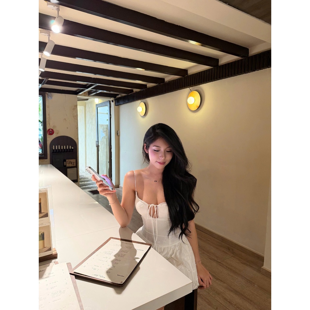Đầm 2 đây trắng thêu nơ Pure Dress ByVeeStyle, | BigBuy360 - bigbuy360.vn