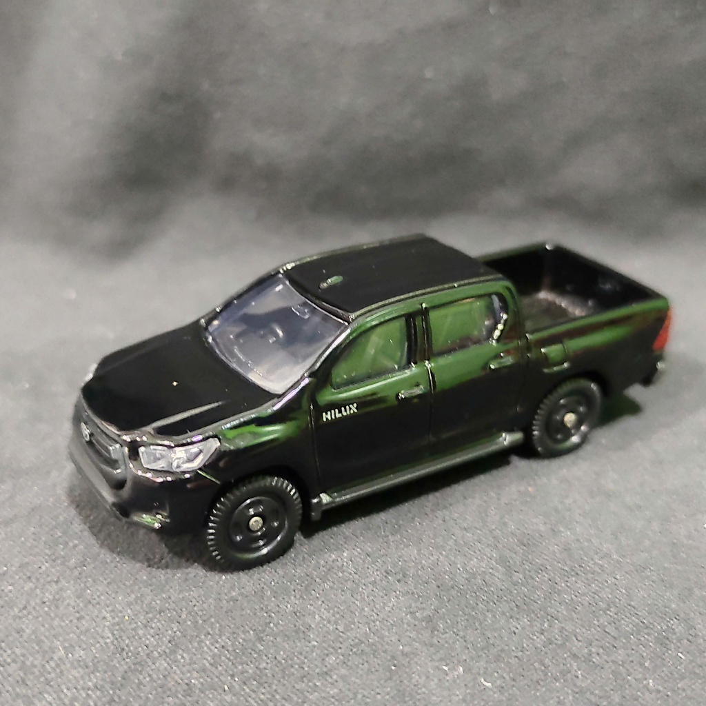 Tomica Hilux hàng đẹp không lỗi, hàng new seal và hàng không còn hộp. Tomica Toyota Hilux.