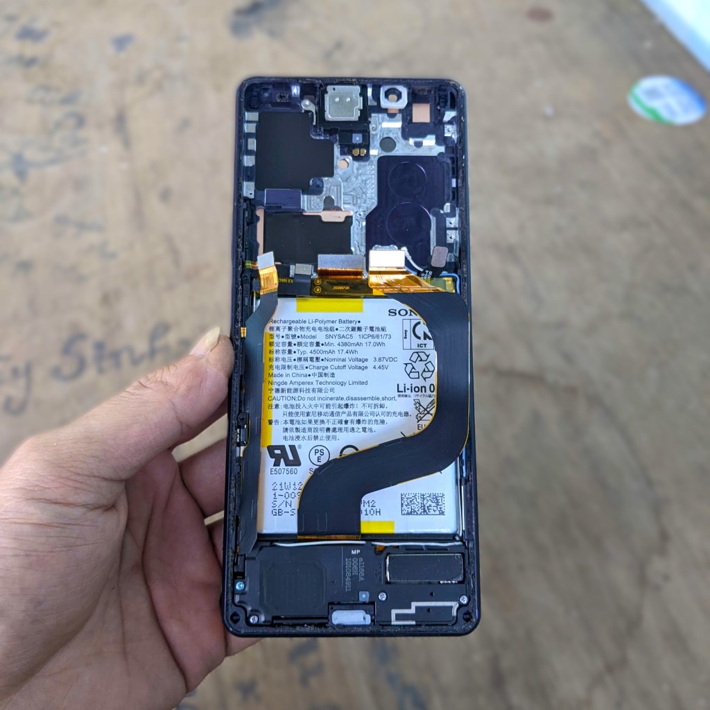 Cụm xác Sony Xperia 1 Mark 3 (SO-51B) hư màn,không MAIN,không vỏ lấy linh kiện - Khung sườn / Pin So