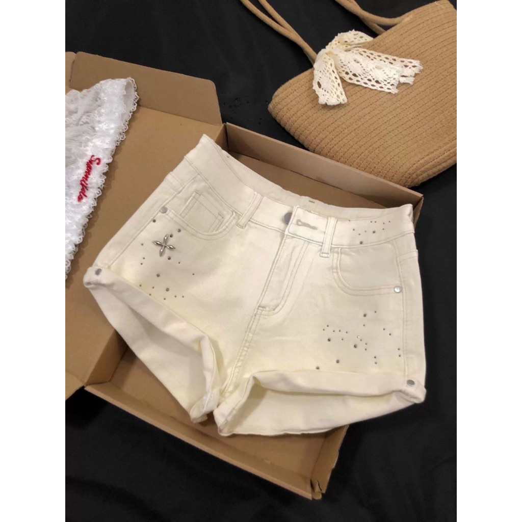 𝐘𝐮𝐫𝐢.𝐬𝐭𝐨𝐫𝐞 Quần Sooc Đính Đá Jeans Trắng Tôn Dáng