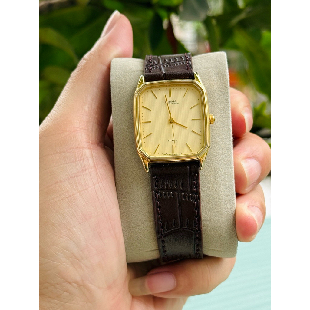 Đồng hồ Tank Citizen Forma quartz dial vàng thớ sọc mới và đẹp