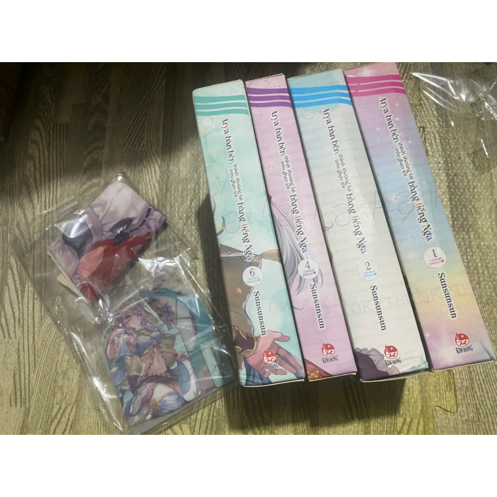 Bộ 4q vở Boxset Arya bàn bên Tập 1,2,4,6 - Arya Bàn Bên Thỉnh Thoảng Lại Trêu Ghẹo Tôi Bằng Tiếng Ng