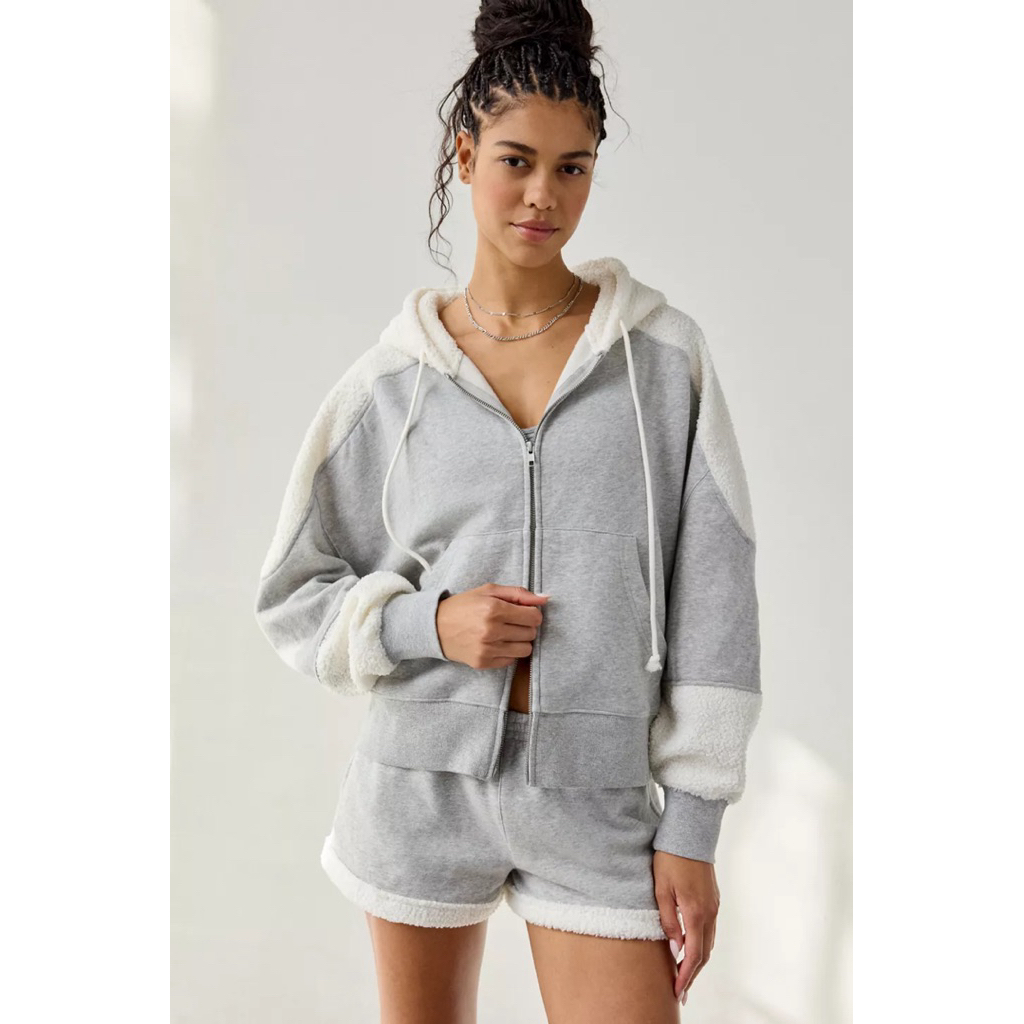 Áo khoác nỉ size L urban outfit