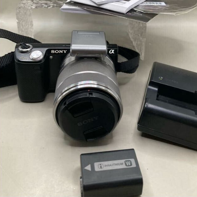 Bộ máy ảnh Sony nex 5n - ống kính sony 18-55mm os + pin sạc - đèn flash rời - Phụ-kiện