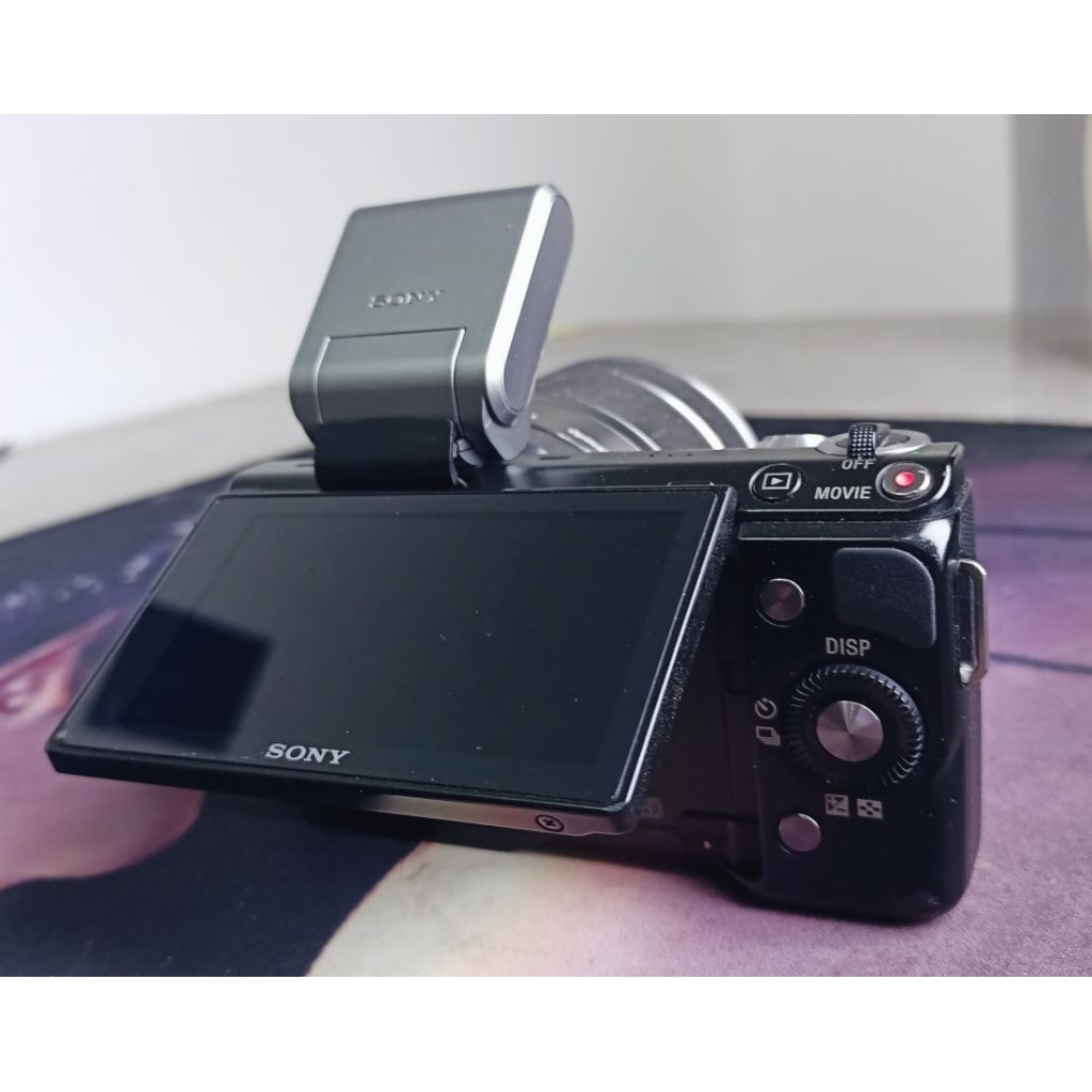 Bộ máy ảnh Sony nex 5n - ống kính sony 18-55mm os + pin sạc - đèn flash rời - Phụ-kiện