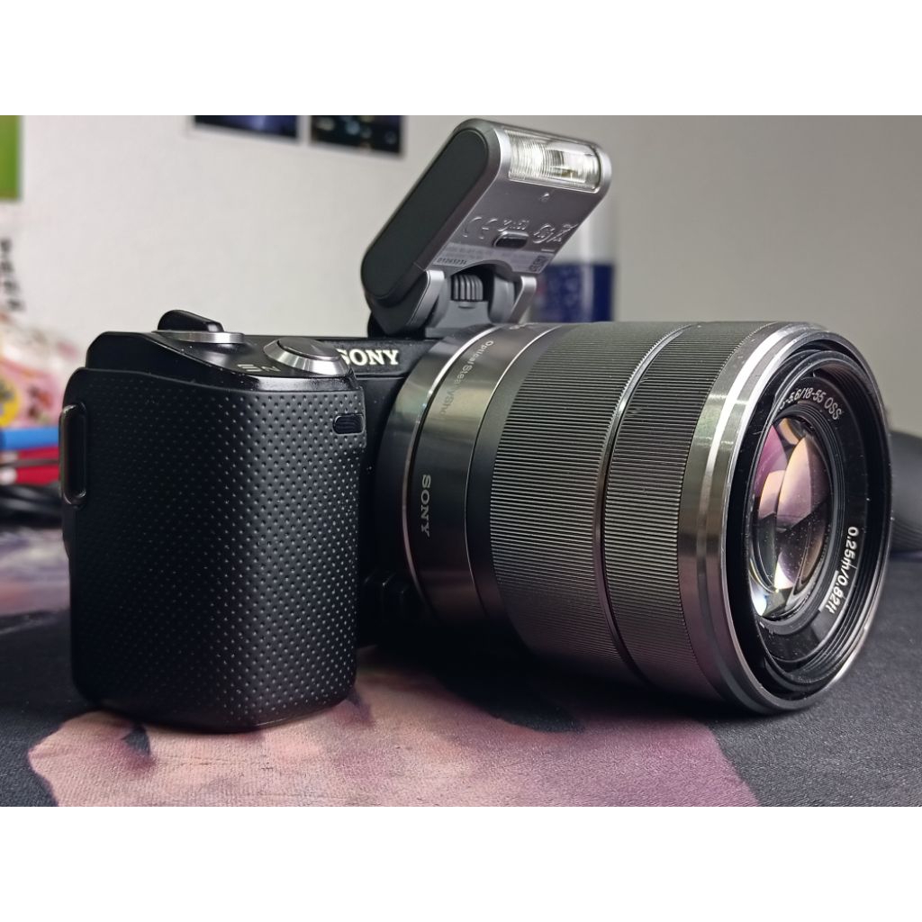 Bộ máy ảnh Sony nex 5n - ống kính sony 18-55mm os + pin sạc - đèn flash rời - Phụ-kiện