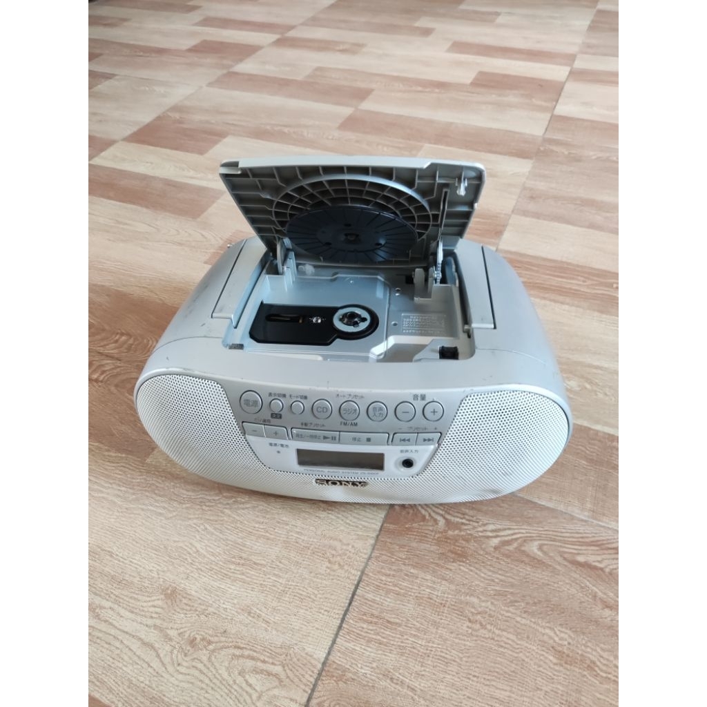 đài sony ( đã qua sử dụng )điện 220v nghe đĩa nhạc cd ( tặng kèm đĩa nhạc đan trường)