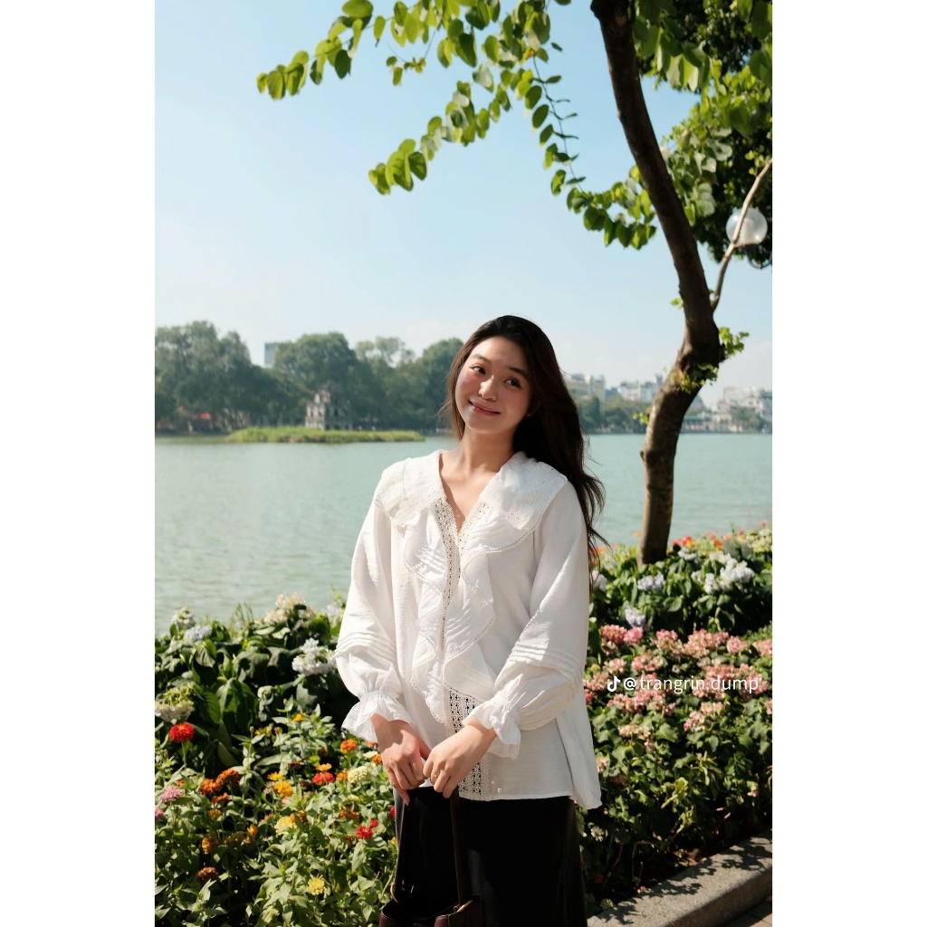Áo Sơ Mi Trắng Kiểu Nữ Phối Bèo Tay Dài Xòe Chữ V Form Rộng Dáng Dài Thanh Lịch Đi Học, Đi Làm, Đi Chơi - Jasmine Blouse | BigBuy360 - bigbuy360.vn