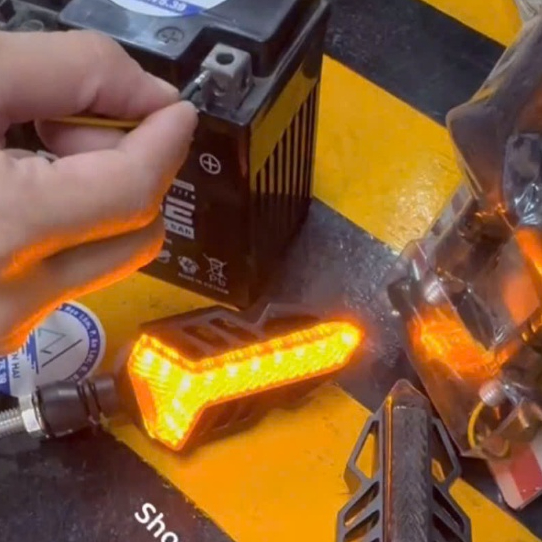 Cặp Xi nhan xe máy. Xi nhan Led chạy Audi ( giá 1 cặp )