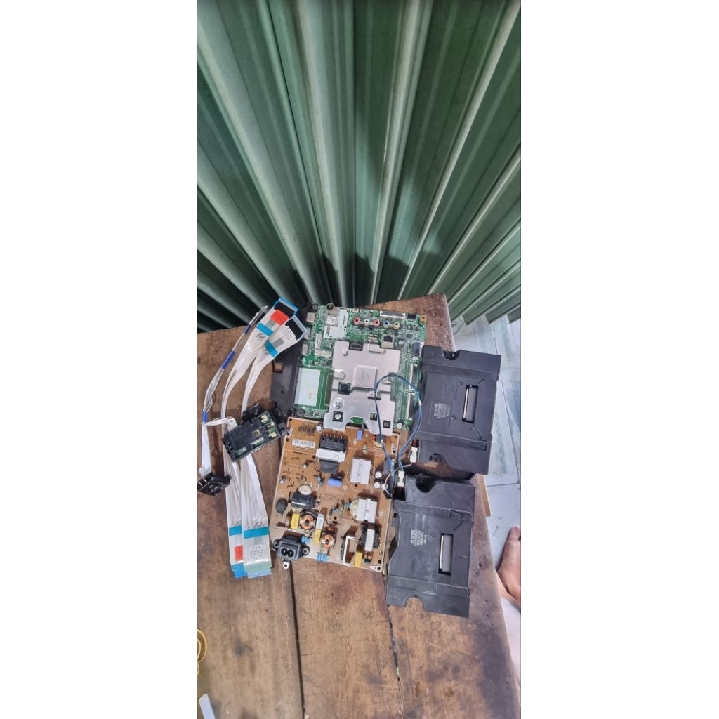 Bo LG 43UK6340PTF nguyên bộ bo củ sọc màn bo chạy ok như hình bo chính,nguồn,cặp Loa,dây mắt,2 dây c