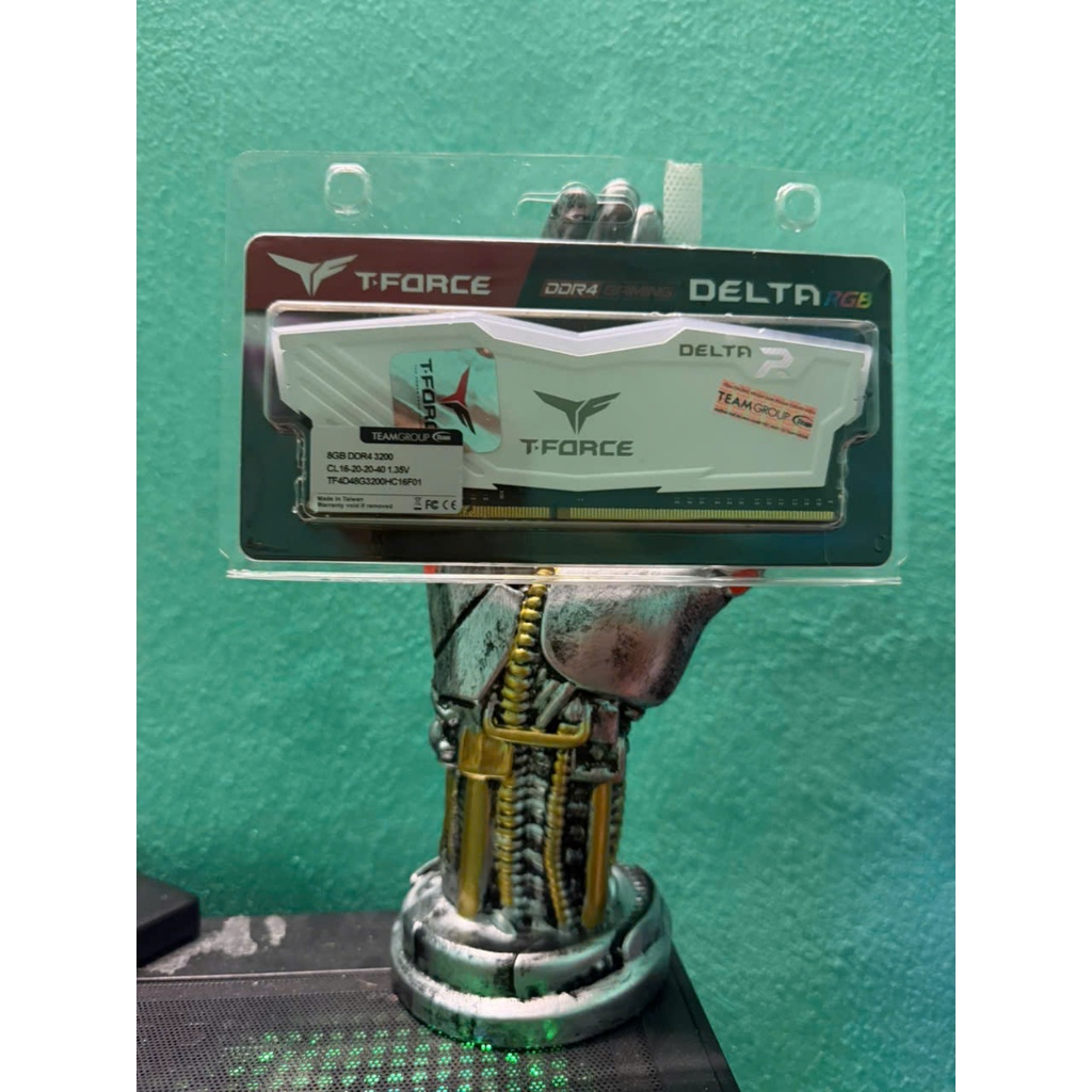 Kit Ram Máy Tính TEAMGROUP T-Force Delta White RGB 8GB 3200Mhz DDR4