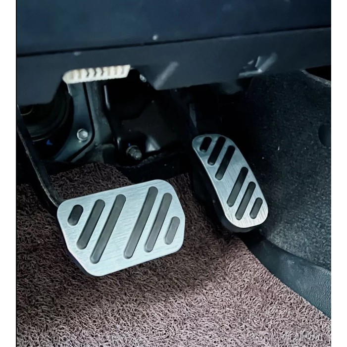 Ốp chân ga, chân phanh Toyota Fortuner 2017-2026, Hillux 2017-2026, Innova 2016-2026 bản AT