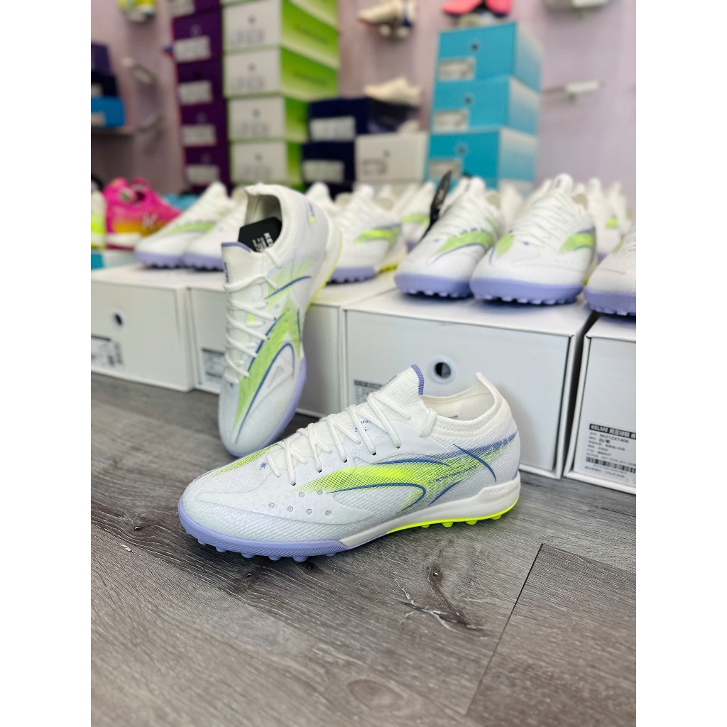 Kelme Giày Bóng Đá 6.0 TF - Trắng Tím với Thiết Kế Hiện Đại và Độ Bền Cao