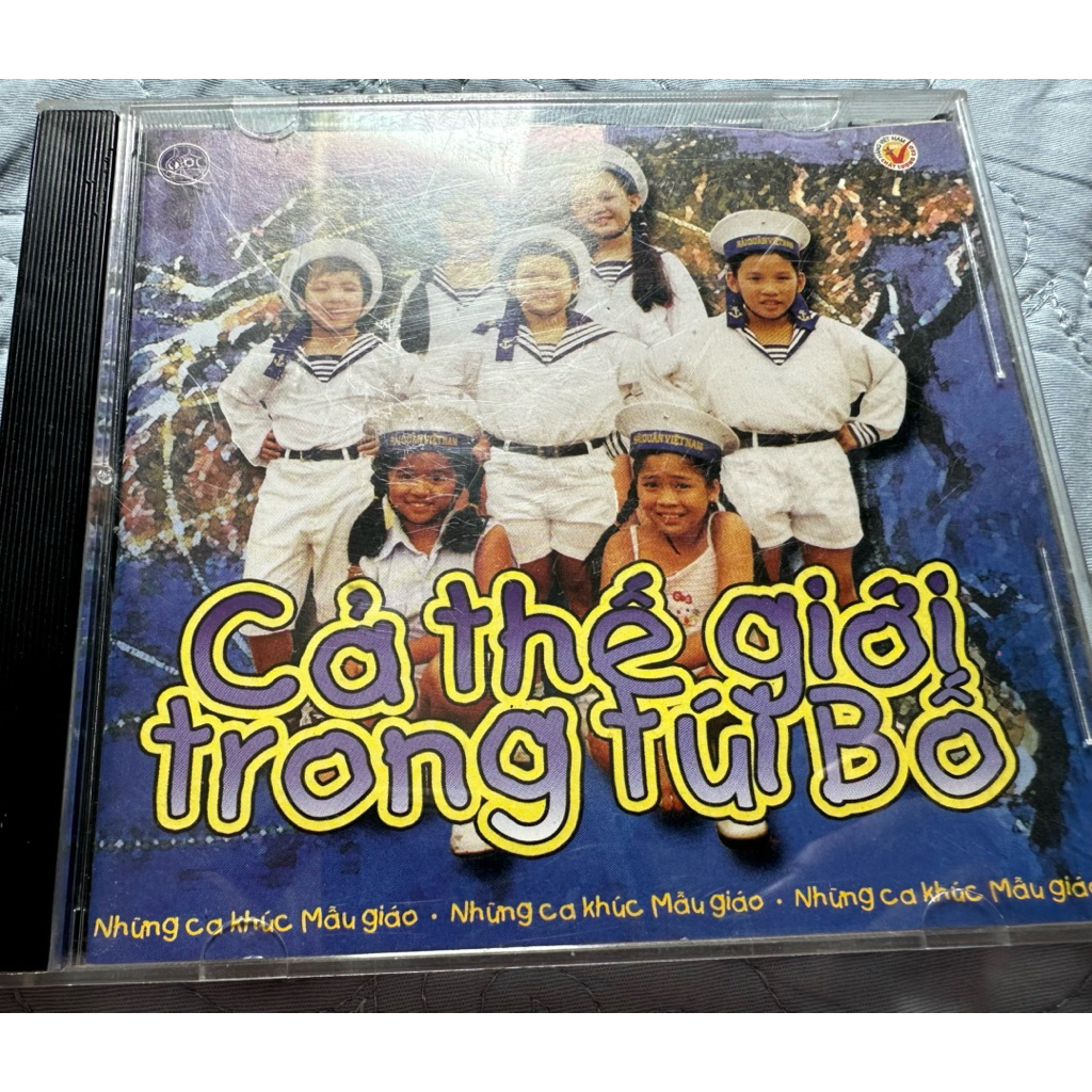 VCD gốc ca nhạc thiếu nhi đã qua sử dụng - CẢ THẾ GIỚI TRONG TÚI BỐ
