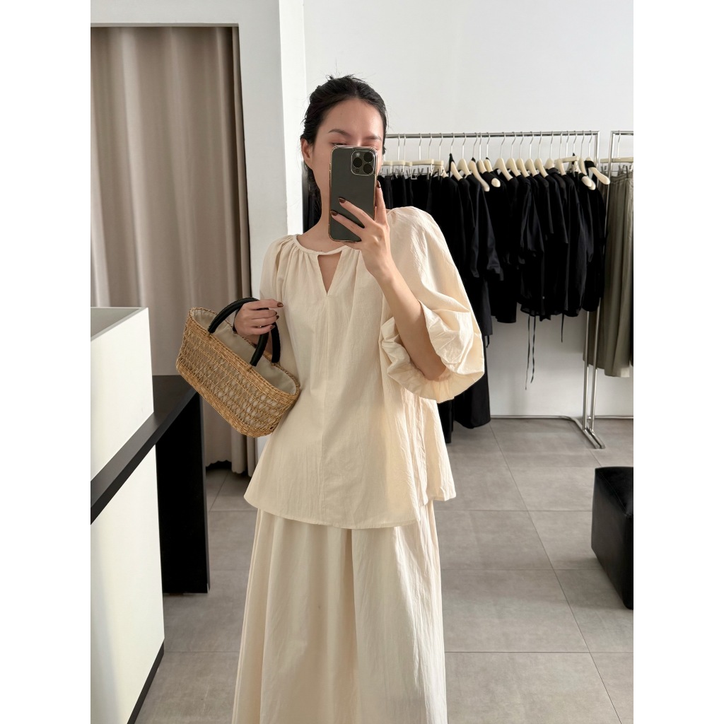 Áo tay lỡ phồng form babydoll | 𝐒𝐎𝐌𝐒 | 𝐎𝐯𝐚𝐥 𝐓𝐨𝐩 | BigBuy360 - bigbuy360.vn