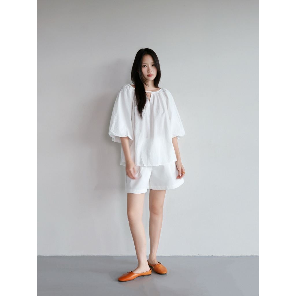 Áo tay lỡ phồng form babydoll | 𝐒𝐎𝐌𝐒 | 𝐎𝐯𝐚𝐥 𝐓𝐨𝐩 | BigBuy360 - bigbuy360.vn