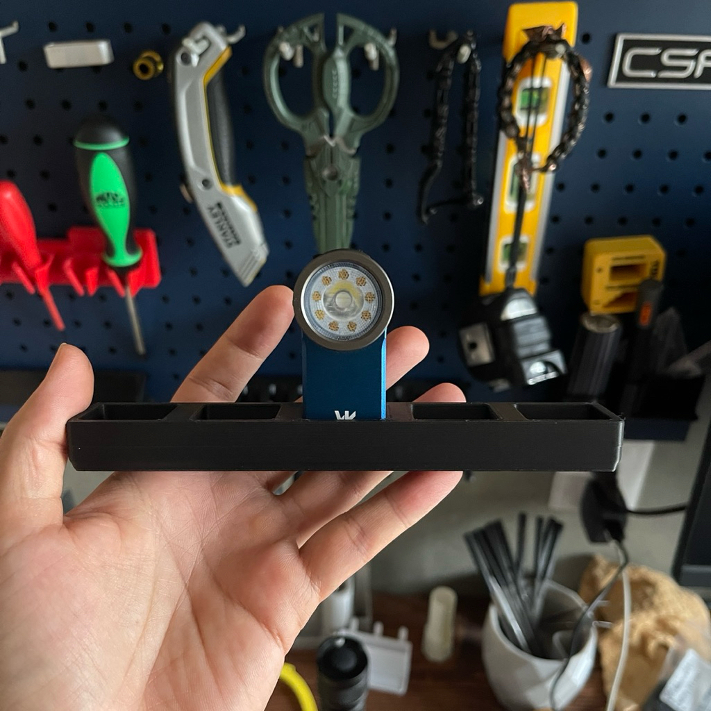 Đế trưng bày đèn pin Wurkkos HD03