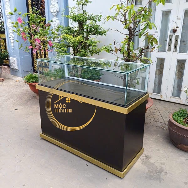 tủ kính trưng bày màu đen viền vàng, tủ kính trưng bày sản phẩm, điện thoại, tủ kính cửa lùa dài 1m2