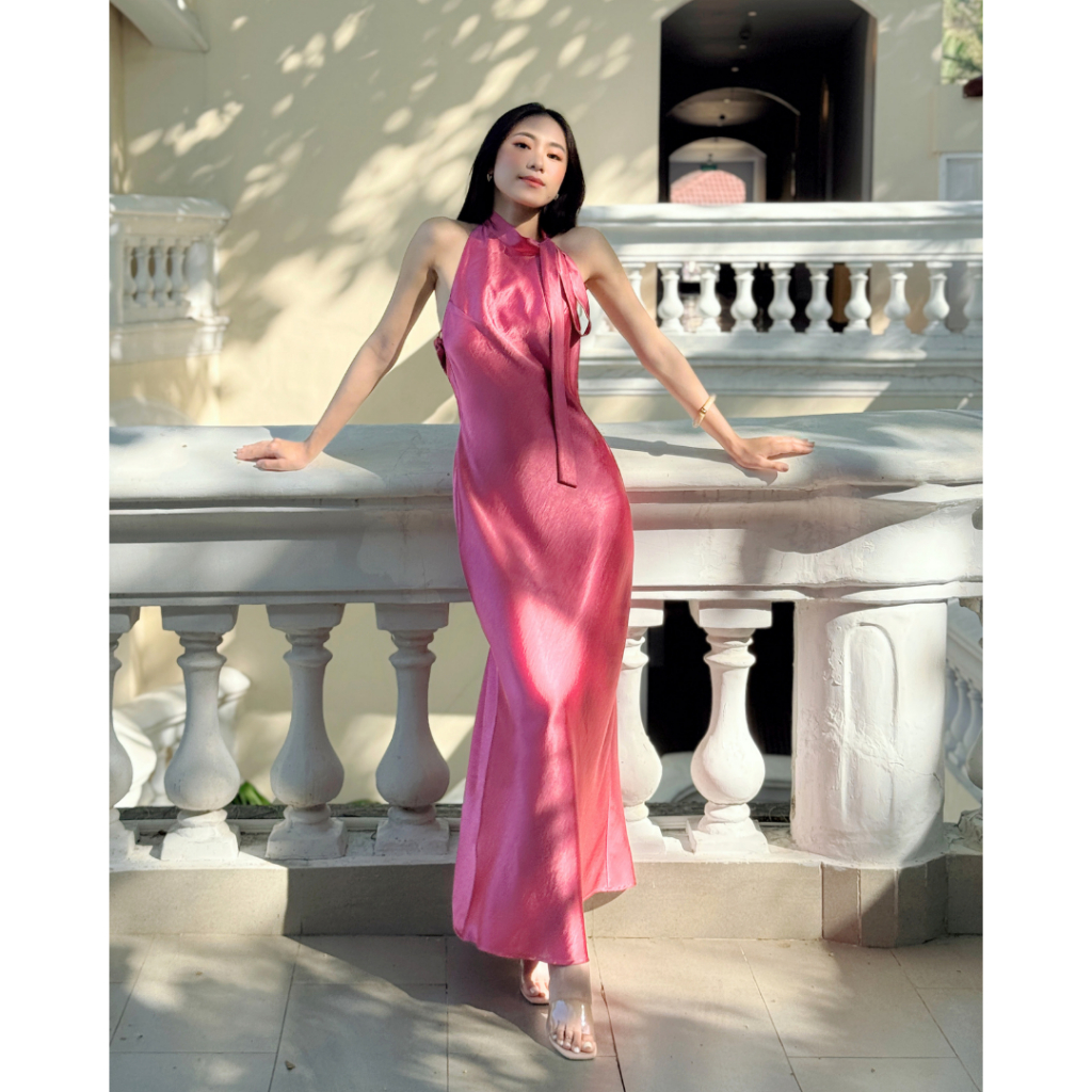 Đầm Lụa Dáng Dài Kiểu Cổ Yếm Thắt Nơ Hở Lưng Chất Lụa Nhũ Mềm La Boutique SS26 - DD005-2604LAT | BigBuy360 - bigbuy360.vn