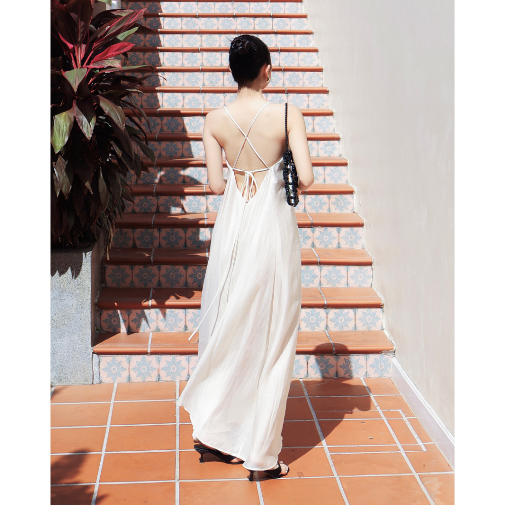 Đầm Maxi Đi Biển La Boutique Kiểu Cổ V Hở Lưng Chất Tơ Hàn Phom Suông Rộng SS26 - DD007-2604LAT | BigBuy360 - bigbuy360.vn