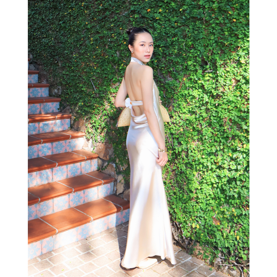 Đầm Lụa Dáng Dài Kiểu Cổ Yếm Thắt Nơ Hở Lưng Chất Lụa Nhũ Mềm La Boutique SS26 - DD005-2604LAT | BigBuy360 - bigbuy360.vn