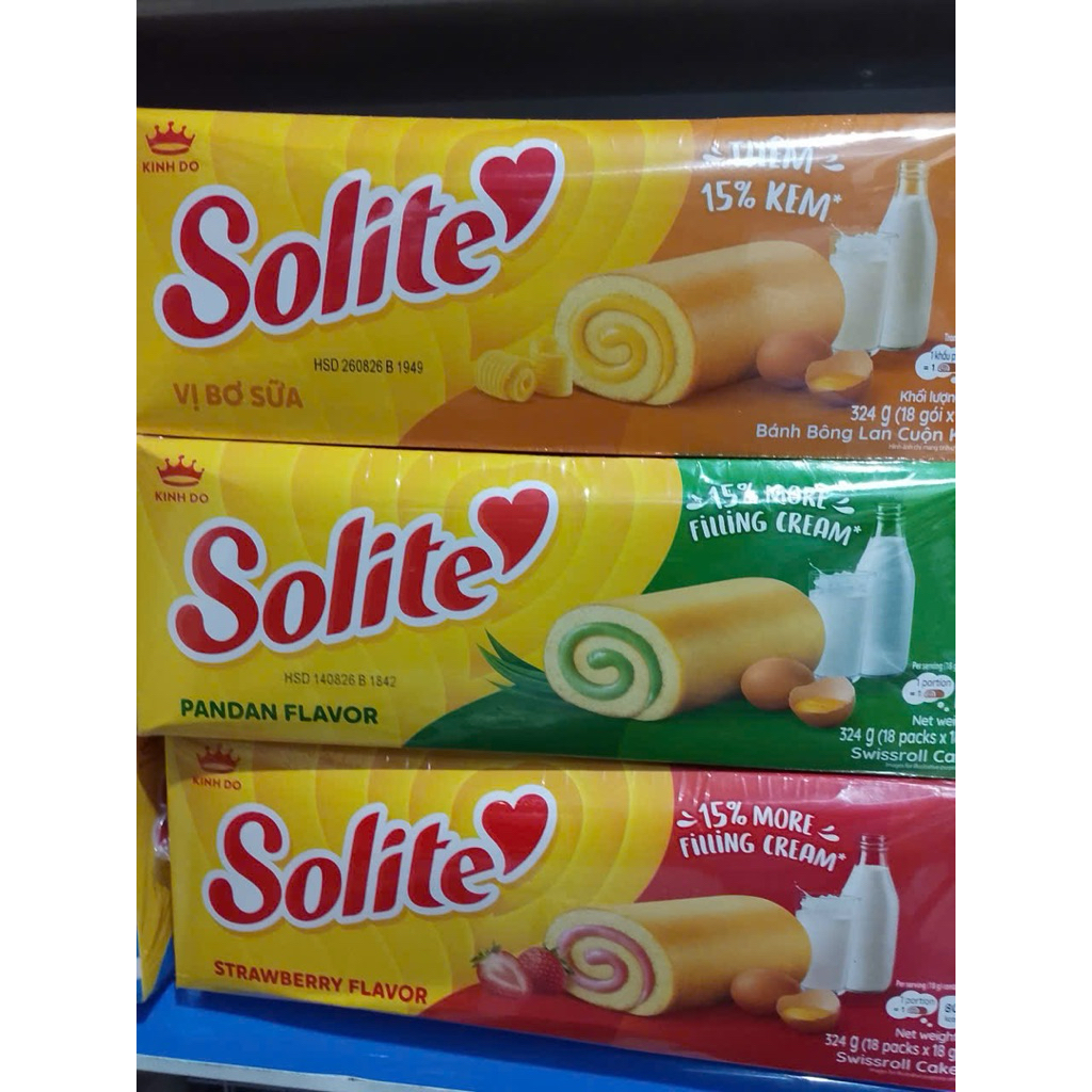 SOLITE BÁNH BÔNG LAN CUỘN KEM VỊ DÂU & VỊ LÁ DỨA 324G