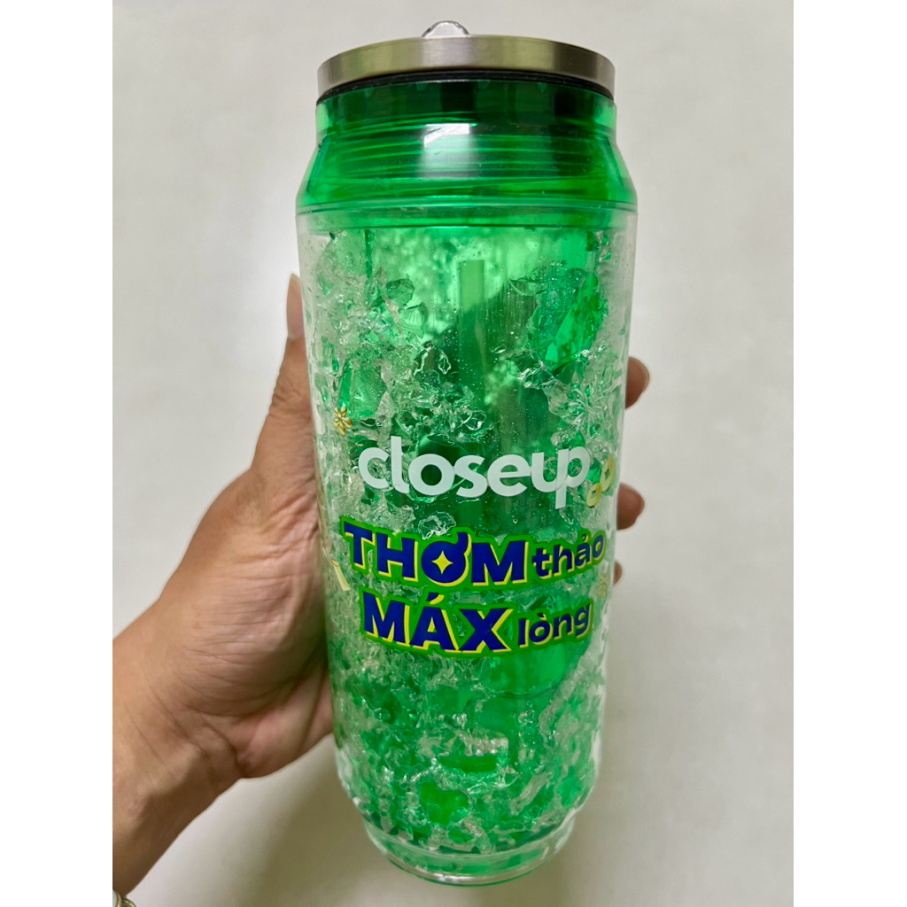 Bình nước "pha lê" Closeup