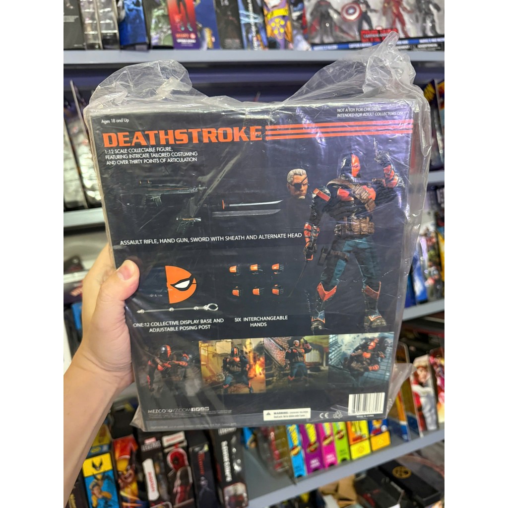 Mô hình MEZCO DC Deathstroke